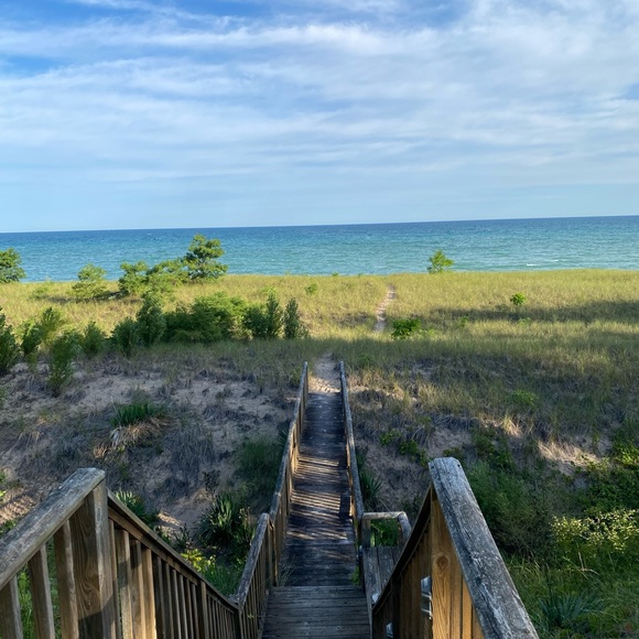 Meet your Posher, Beth Anne - Picture 1 of 2